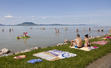 Egy 67 éves német nő rosszul lett és meghalt a Balatonban