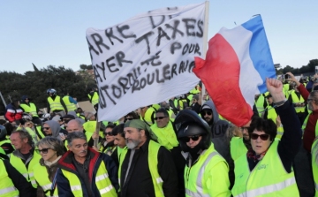 Továbbcsökkent a részvétel a sárgamellényes mozgalom tüntetésein, vidéken összecsapások