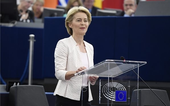 Az online csalások számának jelentős növekedésére figyelmeztetett Von der Leyen